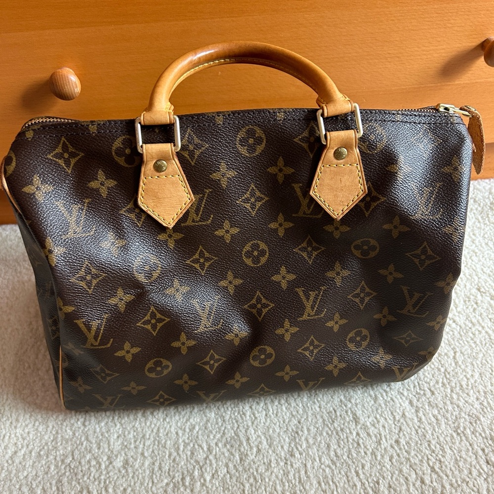 Louis Vuitton Speedy Monogram
Shoulder Bag 30 Brown Canvas